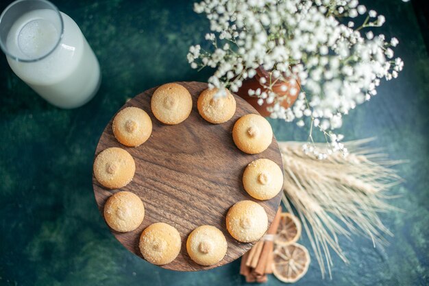 Top view yummy biscuits on blue background tea cookie sugar cake pie photo dessert