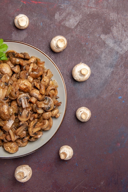 Free photo top view yummy cooked mushrooms with greens on the dark