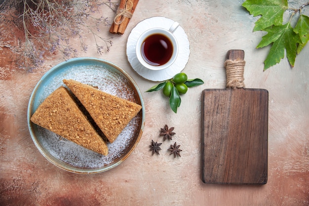 ライトでお茶とトップビューおいしい蜂蜜ケーキ