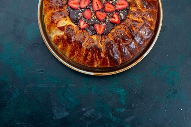 Free photo top view of yummy strawberry pie on dark blue surface