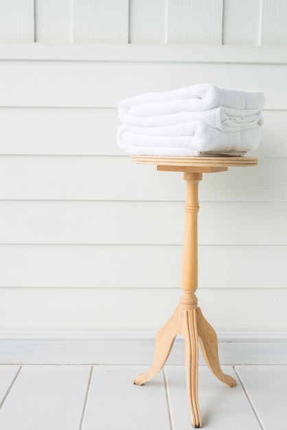 Free photo towel bath on wood table