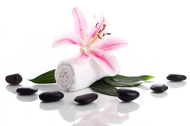 Free photo towel with lily flower and stones for massage