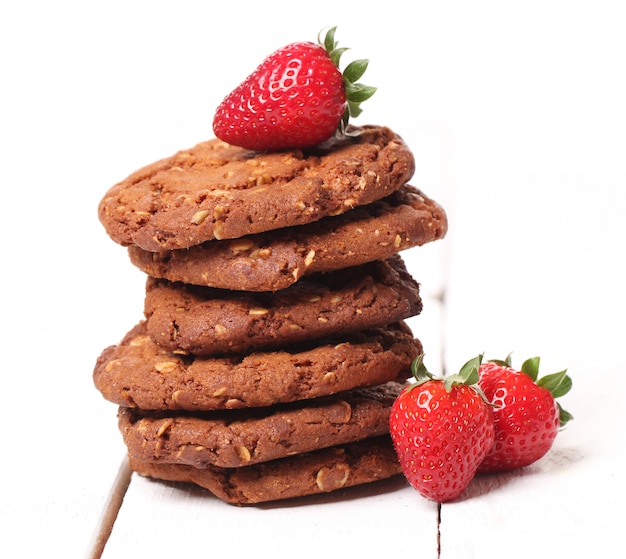 Tower from oatmeal cookies and berries