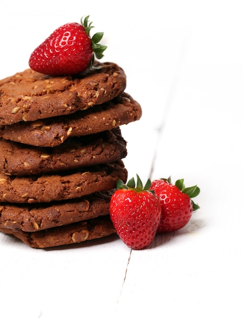 Tower from oatmeal cookies and berries