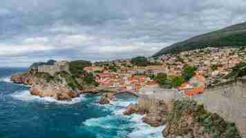 Free photo town landscape on a cliff