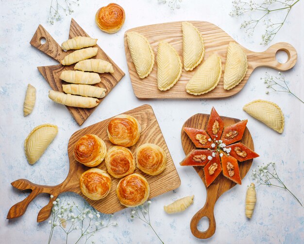 전통적인 아제르바이잔 과자 shakarbura, 바클 라바, qogal, mutaki 쿠키, 아제르바이잔 휴일 Novruz.