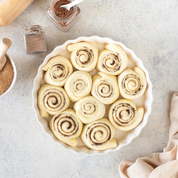 Free photo traditional cinnamon rolls dough preparation homemade sweet rolls square