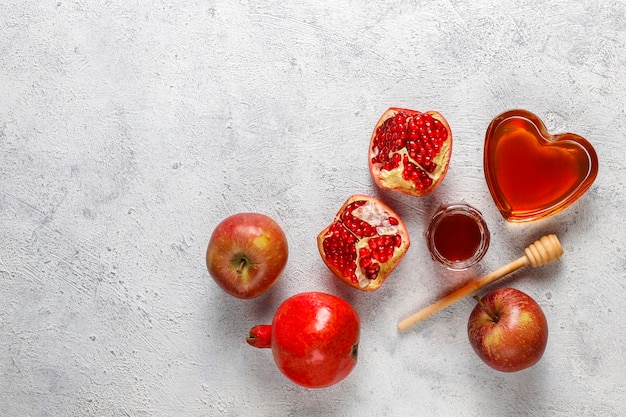 Foto gratuita cibo tradizionale del capodanno ebraico, rosh hashana.