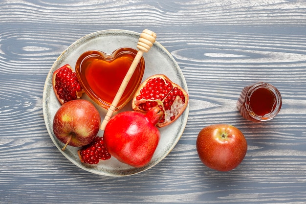 Free photo traditional food of jewish new year - rosh hashana.