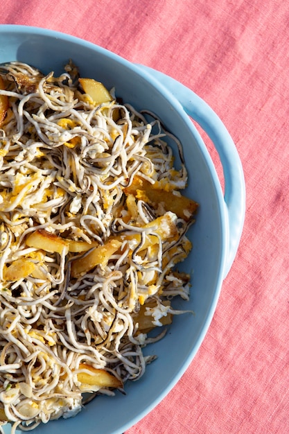 Traditional gulas dish arrangement