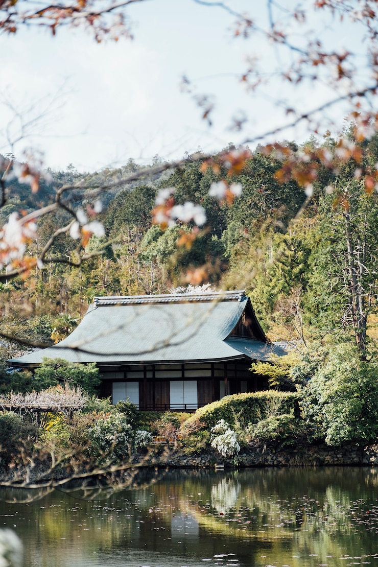 無料Photo 伝統的な日本のホームスタイルとプール