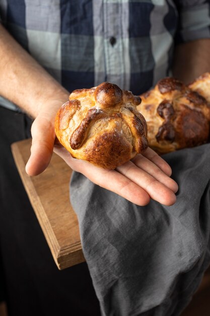 Traditional pan de muerto arrangement