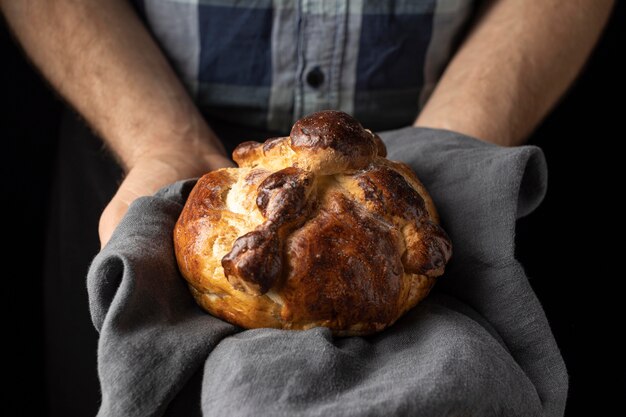 Traditional pan de muerto arrangement