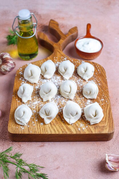 Free photo traditional russian pelmeni or dumplings with meat.