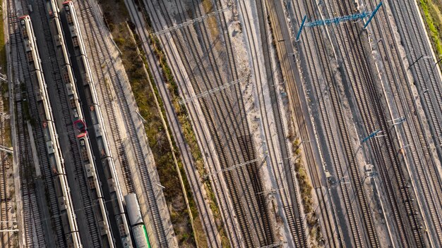 ビューの上の列車と鉄道