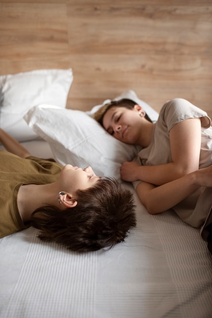 Free photo trans couple going to sleep together