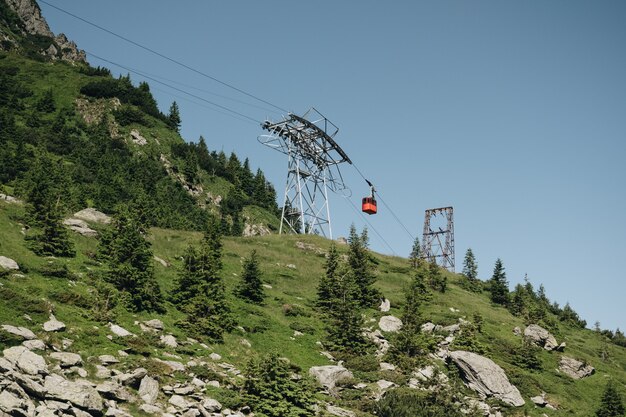 녹색 Transilvanian 카 르 파 티아 산맥, 루마니아에서 Transfagarasan 케이블 방식