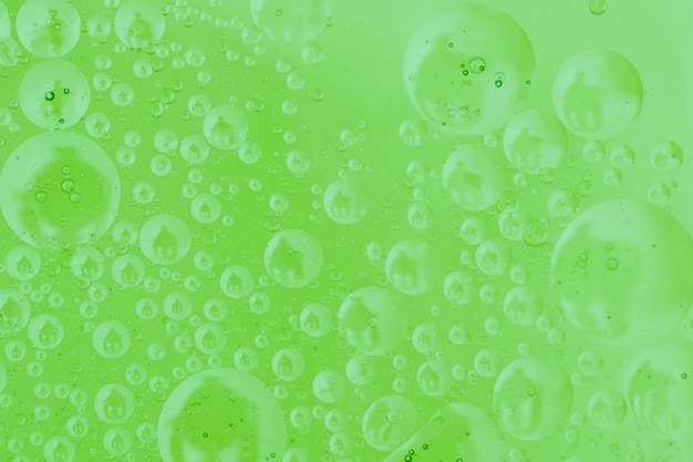 Free photo transparent bubbles and droplets on green screen