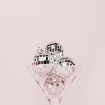 Прозрачный бокал для шампанского с диско-шарами