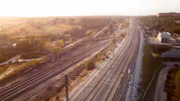 Бесплатное фото Транспортная концепция с видом с воздуха на железные дороги