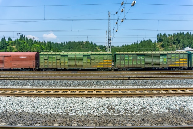 Foto gratuita trasporto ferroviario acciaio arrugginito paese caldo