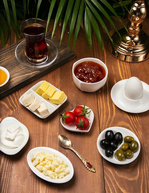 여행 컨셉 : 전통적인 터키 식 조식으로 설정