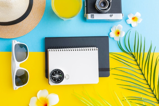 Free photo travel concept with flowers and items