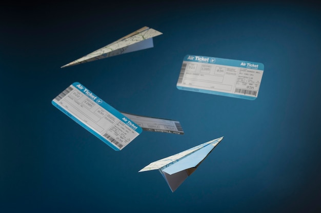 무료 사진 티켓과 종이 비행기가 있는 여행 개념