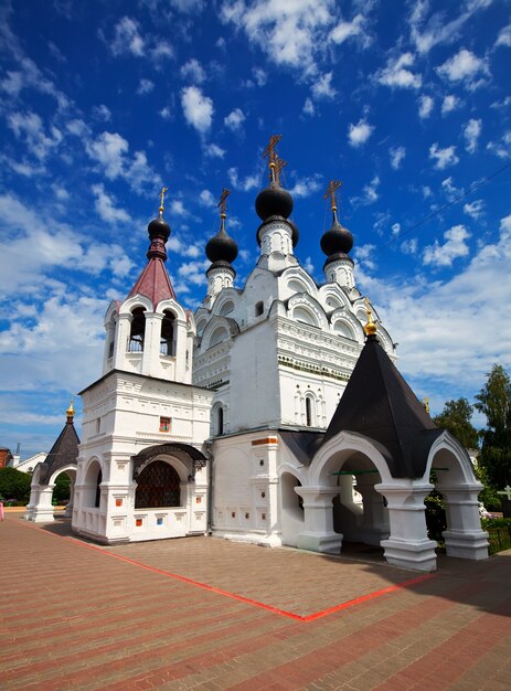 夏のMuromのTroitskiy修道院