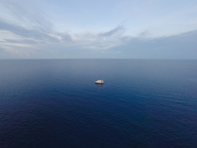 レクリエーション熱帯の海の日の出の旅