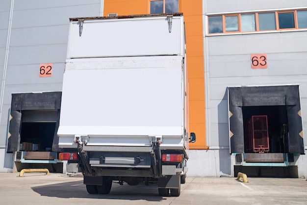 Free photo truck waiting for loading near warehouse