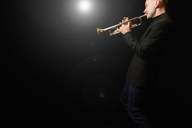 Free photo trumpet player