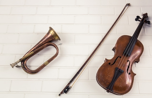 Free photo trumpet next to a violin