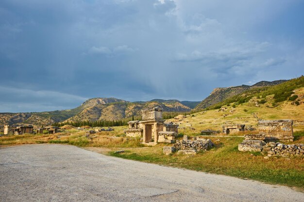 トルコはヒエラポリスの古代都市の玄関口都市です