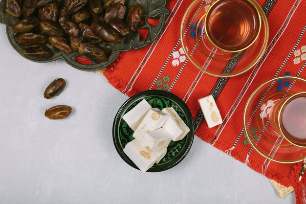 デートフルーツと紅茶のトルコ菓子