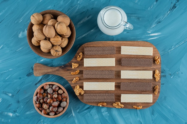 Free photo turkish delights with peanut nuts on a dark wooden plate.