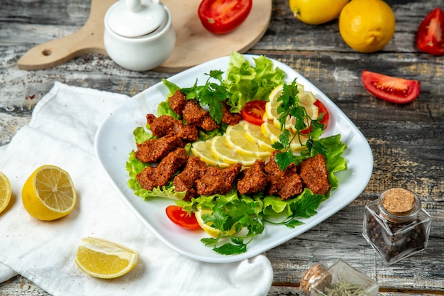 turkish kofte lettuce parsley lemon side view