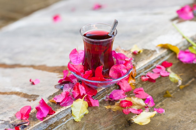 Foto gratuita turco medio oriente cucina tè rosso