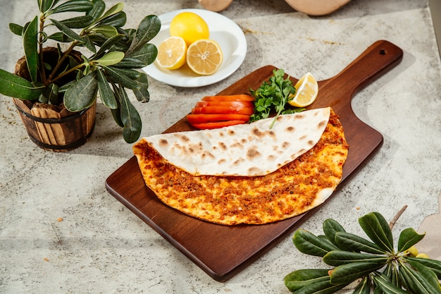 turkish pizza lahmajun flatbread with minced meat with lemon and parsley