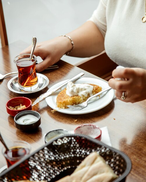 Turkish sweet cunefe with ice cream and a cup of tea