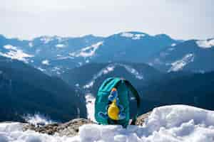 Free photo turquoise backpack in winter mountains