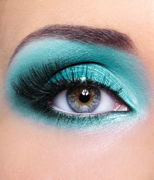 Free photo turquoise glamour make-up of woman eye - macro shot