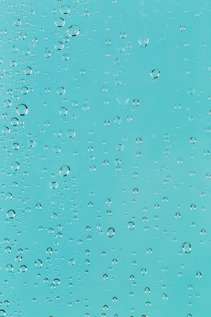 水滴を伴うターコイズ色の表面