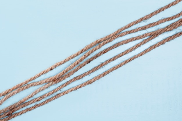 Шпагат прочный бежевой веревки косой линии
