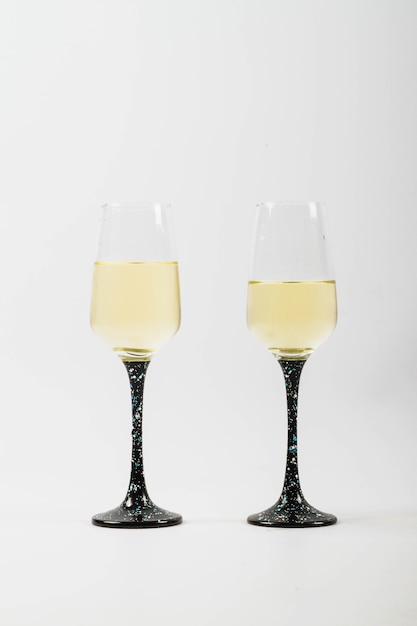 Free photo two champagne glasses