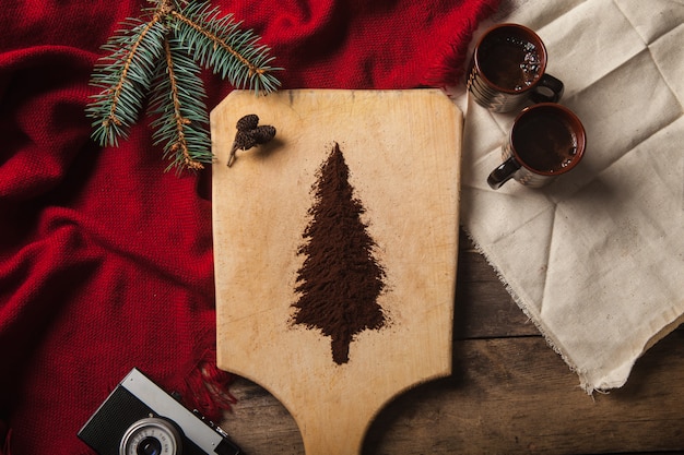 Le due tazze di caffè su legno