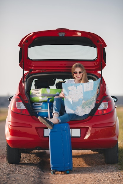 Free photo two friends with suitcases travel