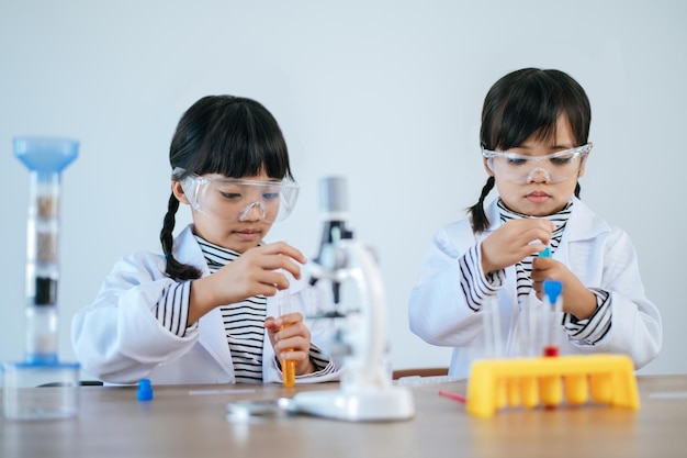 Free photo two girls doing science experiments in a lab. selective focus.