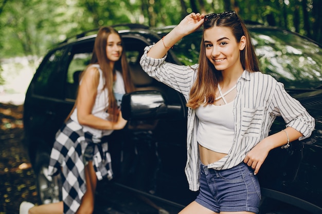 Free photo two girls near car