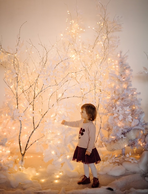 Two sister posing for picture during family photo shooting